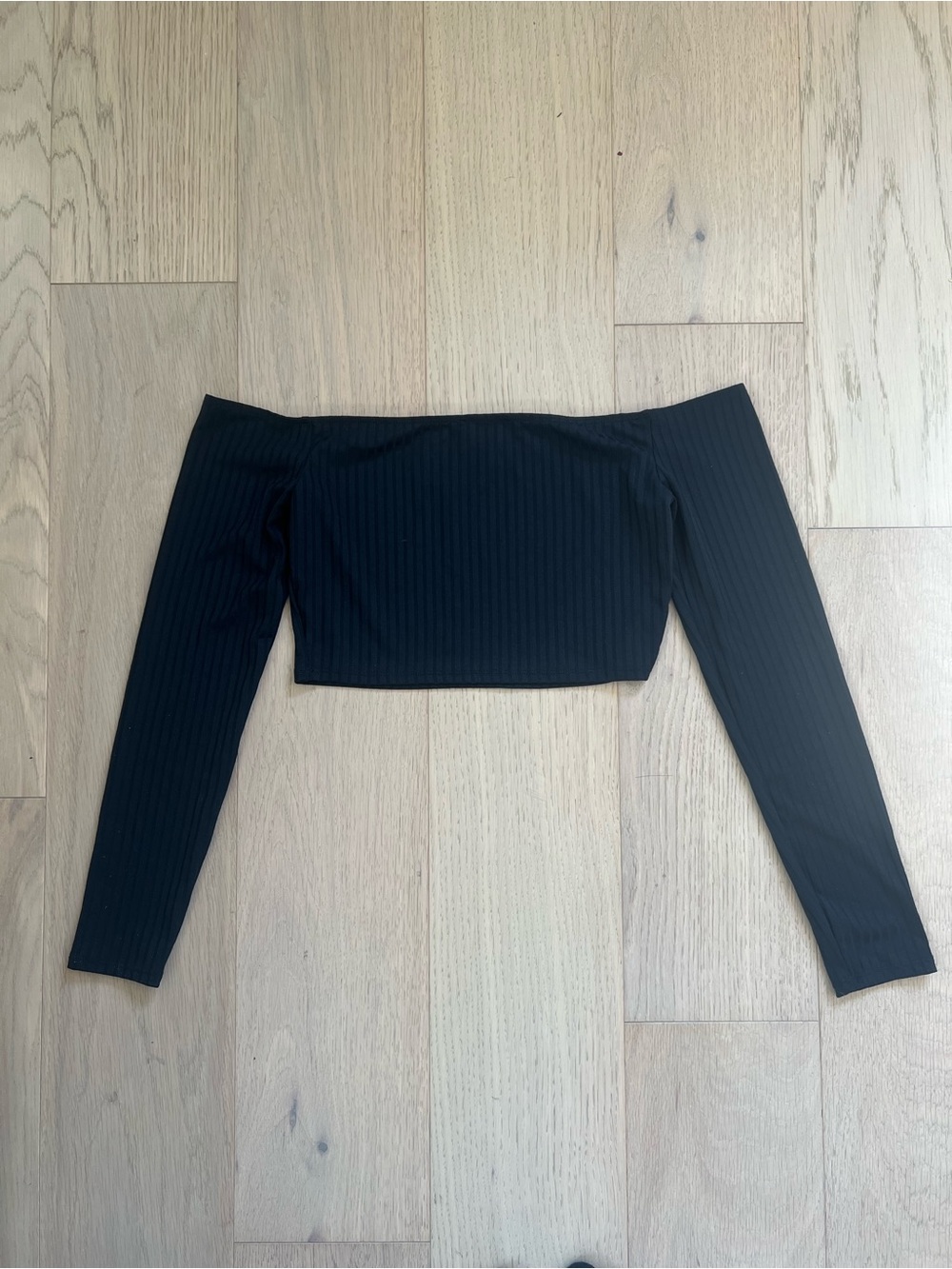 Black Off-Shoulder Ribbed Crop Top - Picture 2 of 2